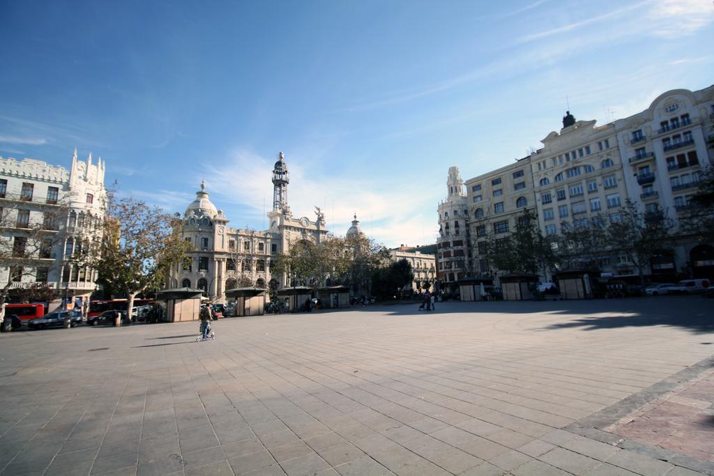 Travel Habitat Ayuntamiento Apartment Валенсия Екстериор снимка